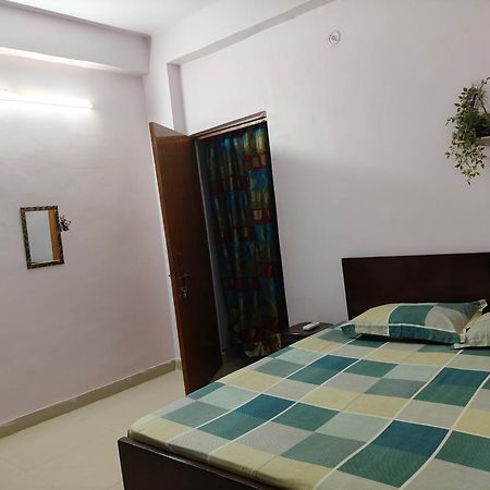 Sharda Homestay Ayodhya Bagian luar foto