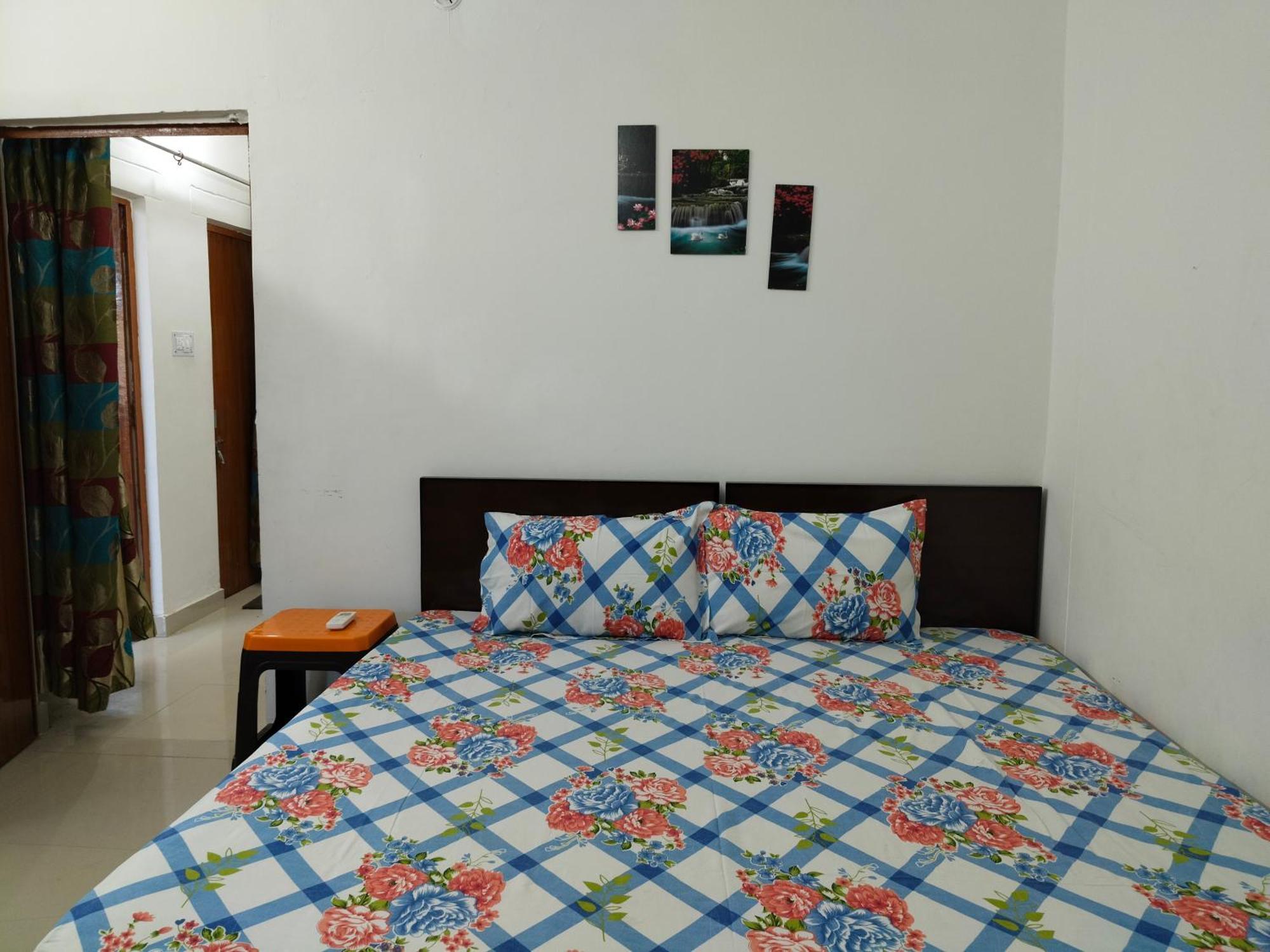 Sharda Homestay Ayodhya Bagian luar foto