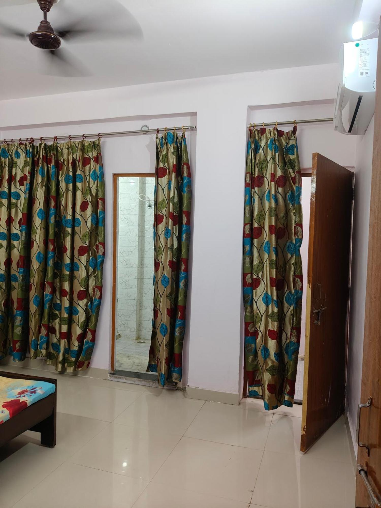 Sharda Homestay Ayodhya Bagian luar foto