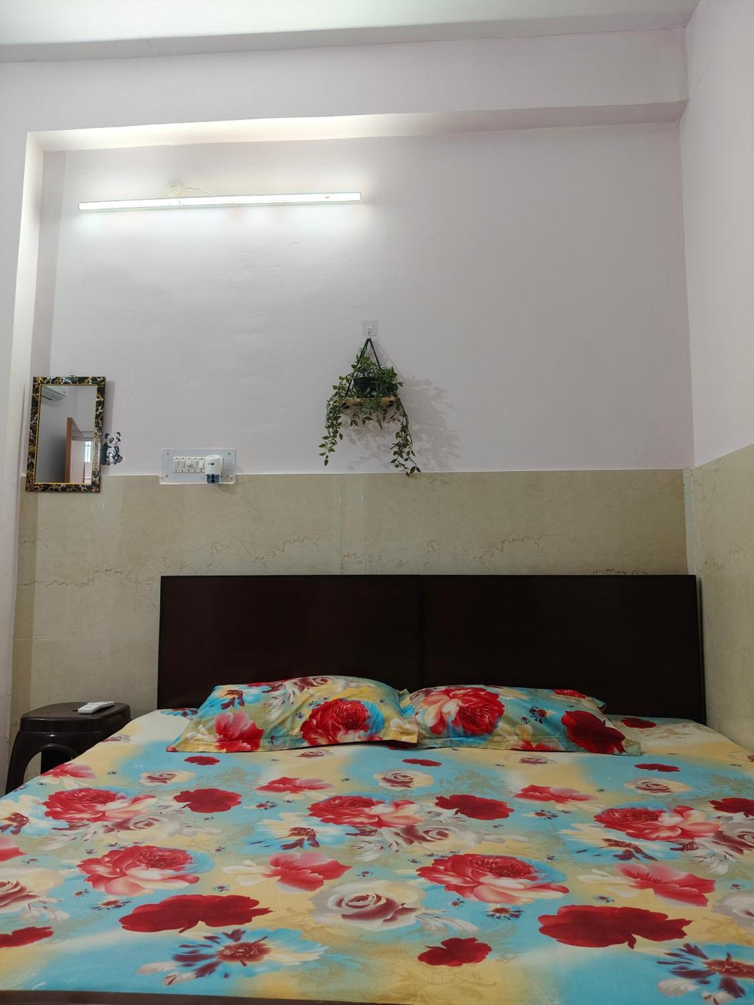Sharda Homestay Ayodhya Bagian luar foto